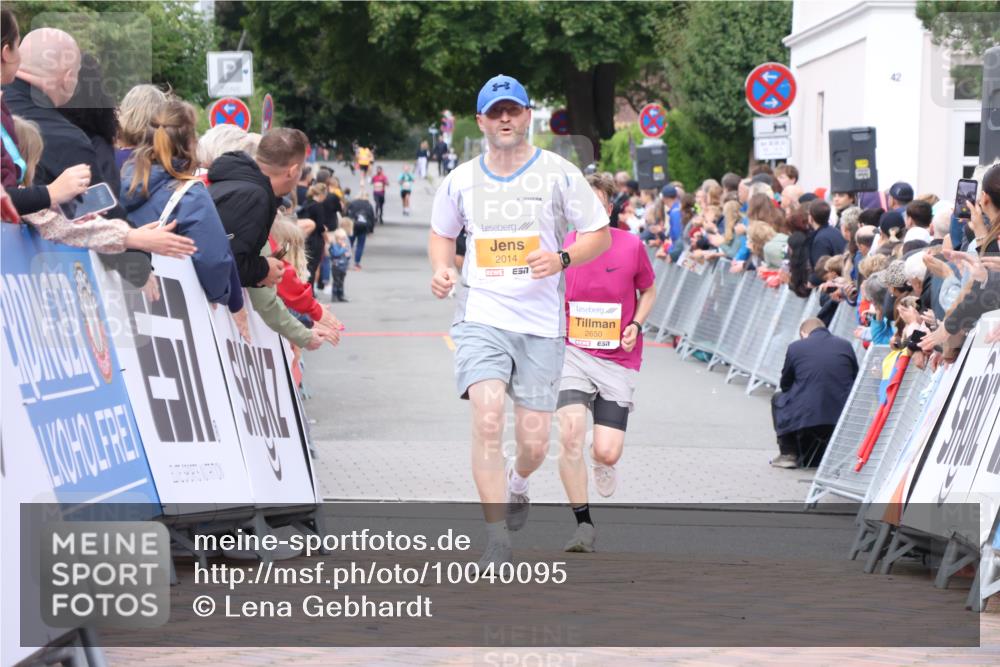30.08.2026 - Blankeneser Heldenlauf Lena Gebhardt http://msf.ph/oto/10040095 30.08.2026 11:44:53 Ziel 2014, 2015, 2650 meine-sportfotos.de