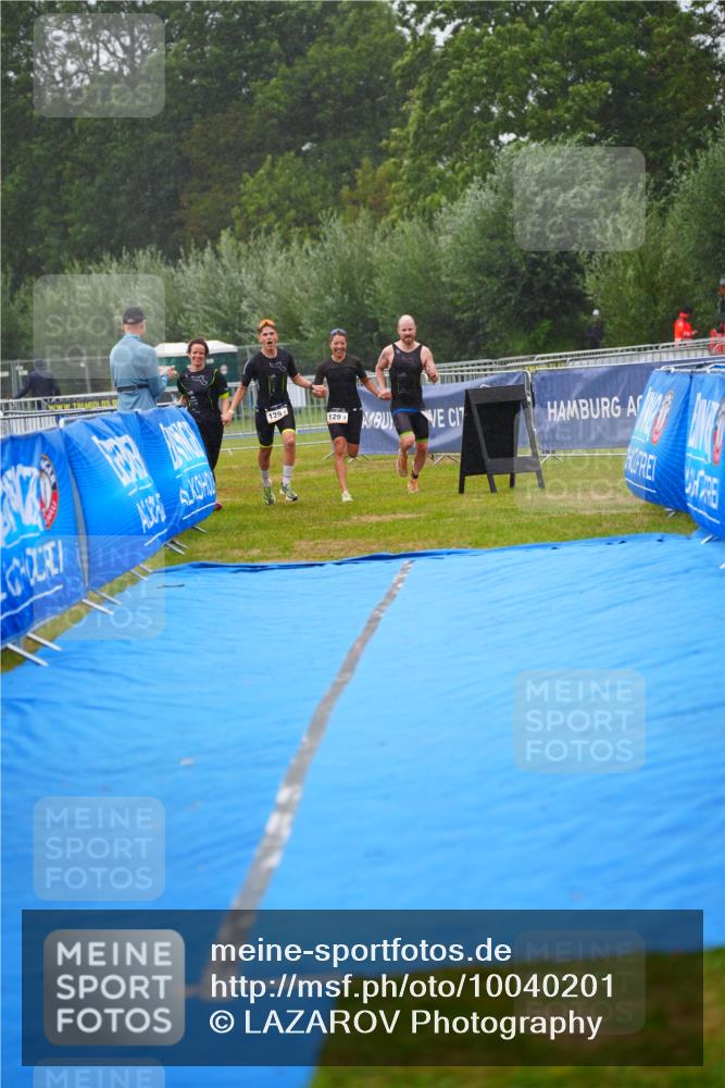 30.08.2026 - Elbe Triathlon Hamburg LAZAROV Photography http://msf.ph/oto/10040201 30.08.2026 16:00:58 Ziel  meine-sportfotos.de