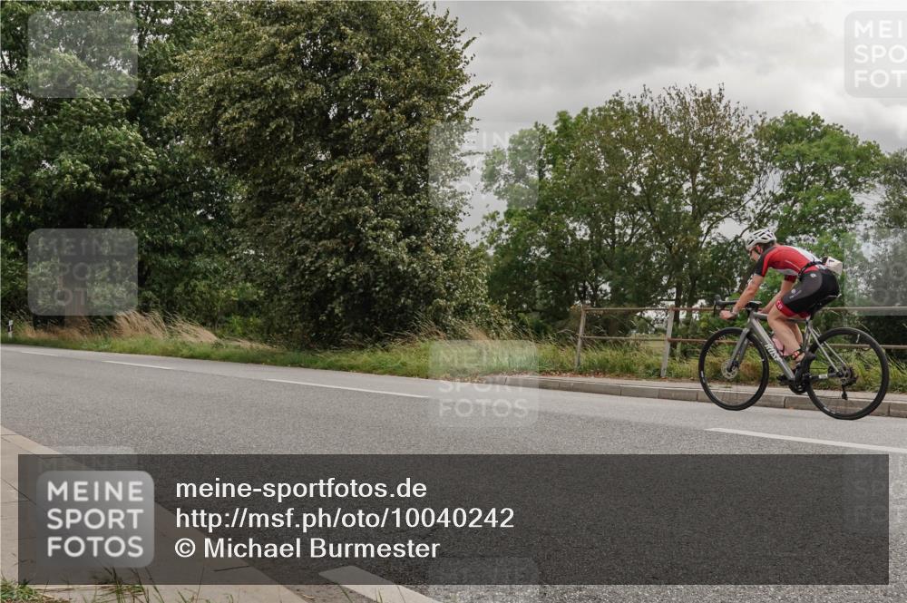 30.08.2026 - Elbe Triathlon Hamburg Michael Burmester http://msf.ph/oto/10040242 30.08.2026 14:12:40 Radfahren  meine-sportfotos.de