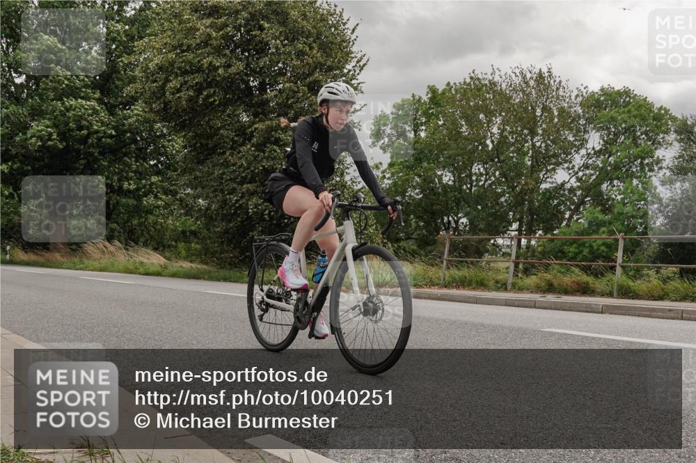 30.08.2026 - Elbe Triathlon Hamburg Michael Burmester http://msf.ph/oto/10040251 30.08.2026 14:12:50 Radfahren 137 meine-sportfotos.de