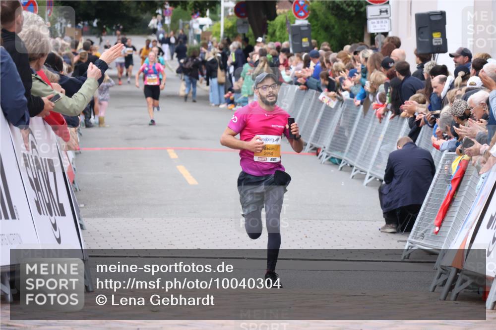 30.08.2026 - Blankeneser Heldenlauf Lena Gebhardt http://msf.ph/oto/10040304 30.08.2026 11:45:17 Ziel 2950 meine-sportfotos.de