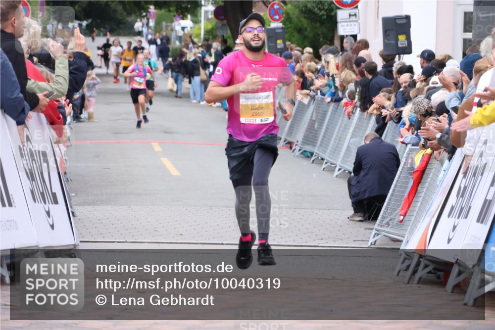 30.08.2026 - Blankeneser Heldenlauf Lena Gebhardt http://msf.ph/oto/10040319 30.08.2026 11:45:19 Ziel 2950 meine-sportfotos.de