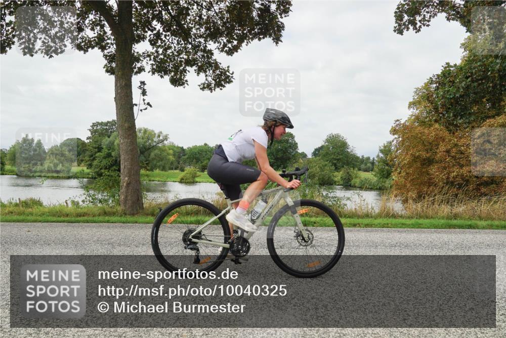 30.08.2026 - Elbe Triathlon Hamburg Michael Burmester http://msf.ph/oto/10040325 30.08.2026 10:51:59 Radfahren 912, 1074, 1101, 1104, 1216, 1302 meine-sportfotos.de