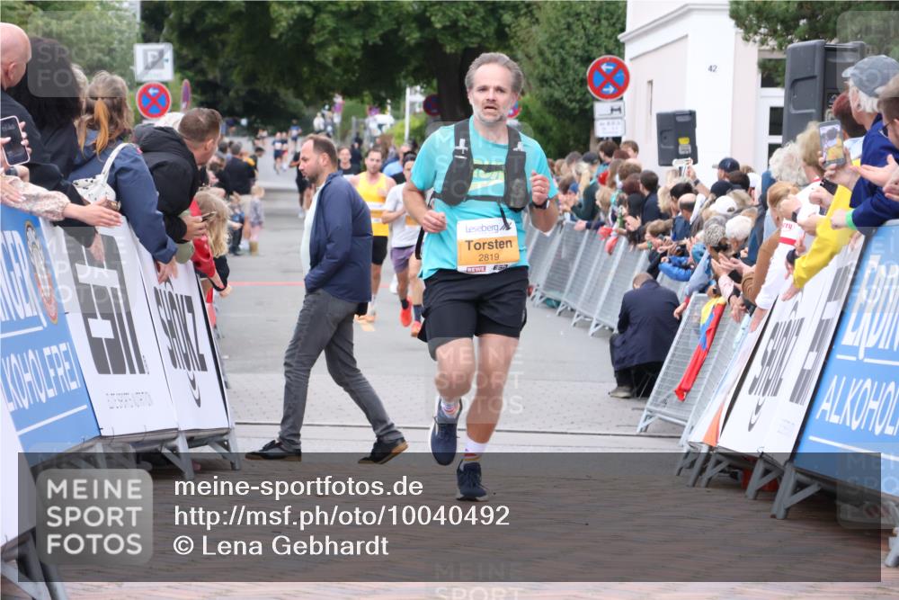 30.08.2026 - Blankeneser Heldenlauf Lena Gebhardt http://msf.ph/oto/10040492 30.08.2026 11:45:34 Ziel 2818, 2819 meine-sportfotos.de
