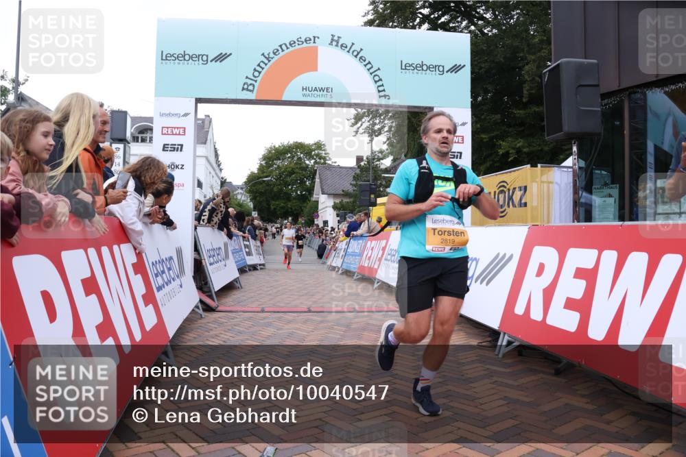 30.08.2026 - Blankeneser Heldenlauf Lena Gebhardt http://msf.ph/oto/10040547 30.08.2026 11:45:37 Ziel 2319, 2818, 2819 meine-sportfotos.de