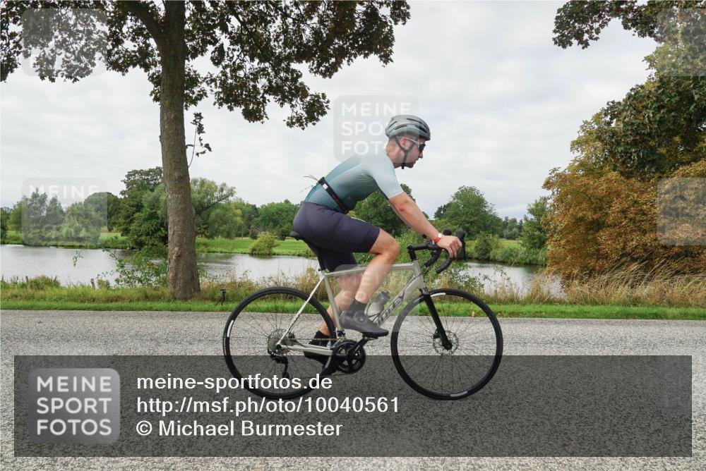 30.08.2026 - Elbe Triathlon Hamburg Michael Burmester http://msf.ph/oto/10040561 30.08.2026 10:54:37 Radfahren 1012 meine-sportfotos.de