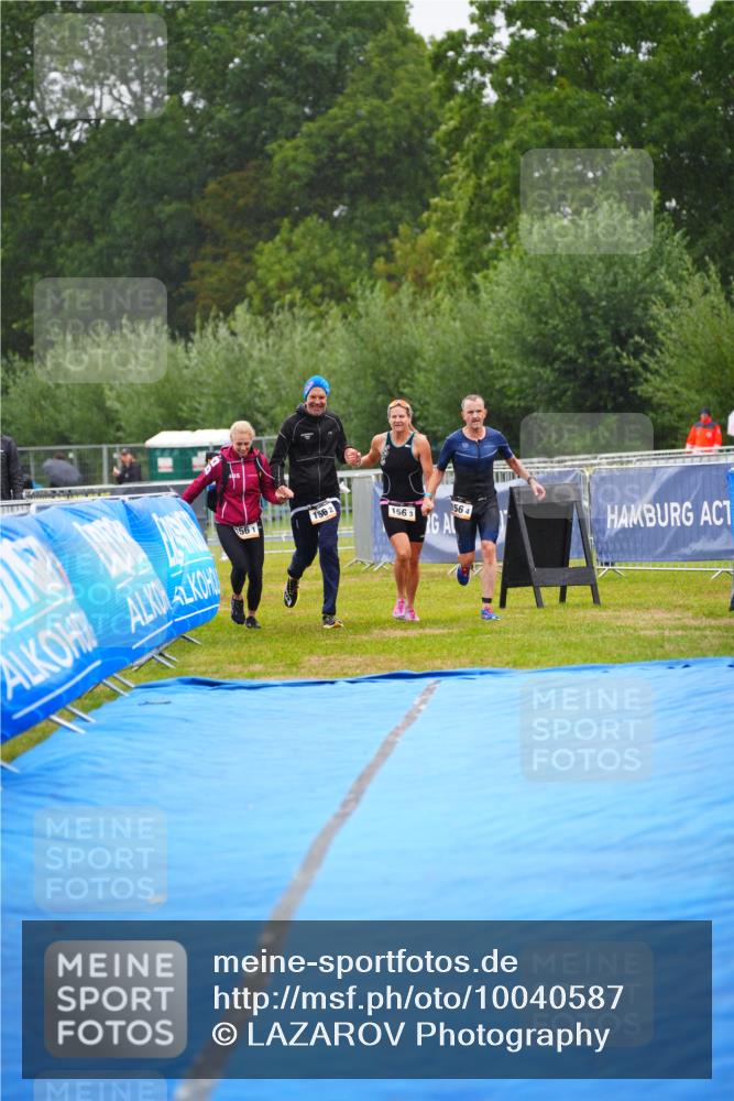 30.08.2026 - Elbe Triathlon Hamburg LAZAROV Photography http://msf.ph/oto/10040587 30.08.2026 16:09:36 Ziel  meine-sportfotos.de