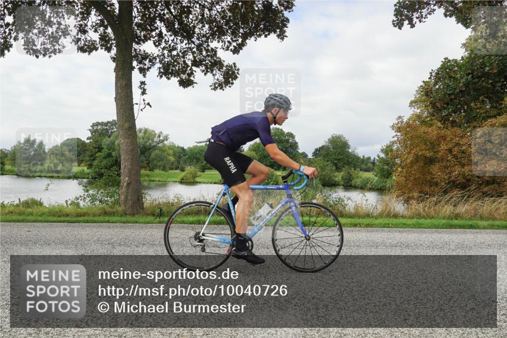30.08.2026 - Elbe Triathlon Hamburg Michael Burmester http://msf.ph/oto/10040726 30.08.2026 10:56:37 Radfahren 900, 1065, 1233, 1447, 1452 meine-sportfotos.de