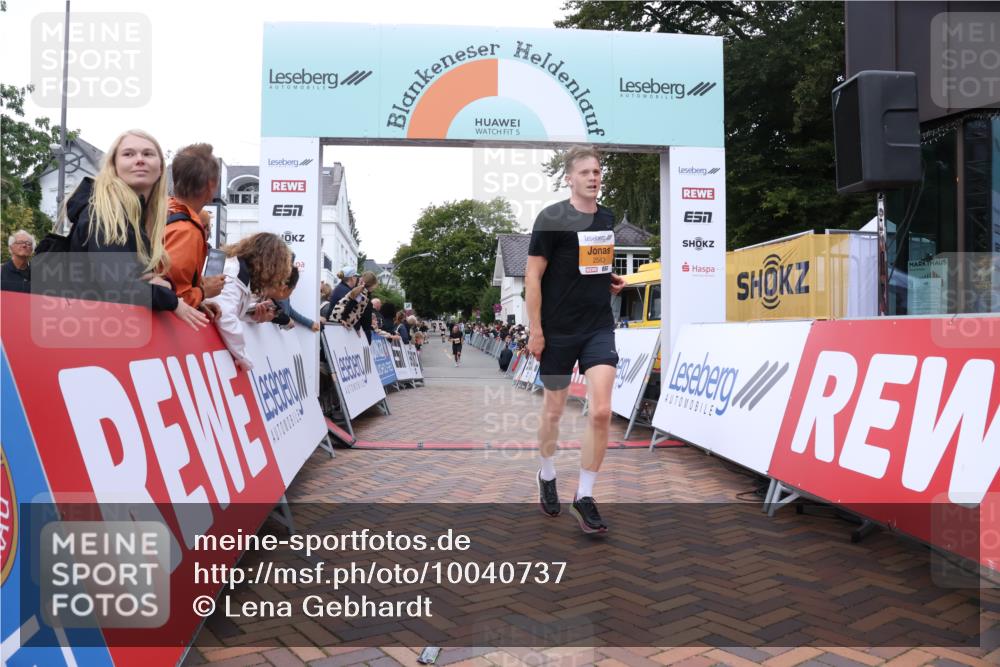 30.08.2026 - Blankeneser Heldenlauf Lena Gebhardt http://msf.ph/oto/10040737 30.08.2026 11:45:47 Ziel 2319, 2583, 2648, 2875, 2949 meine-sportfotos.de