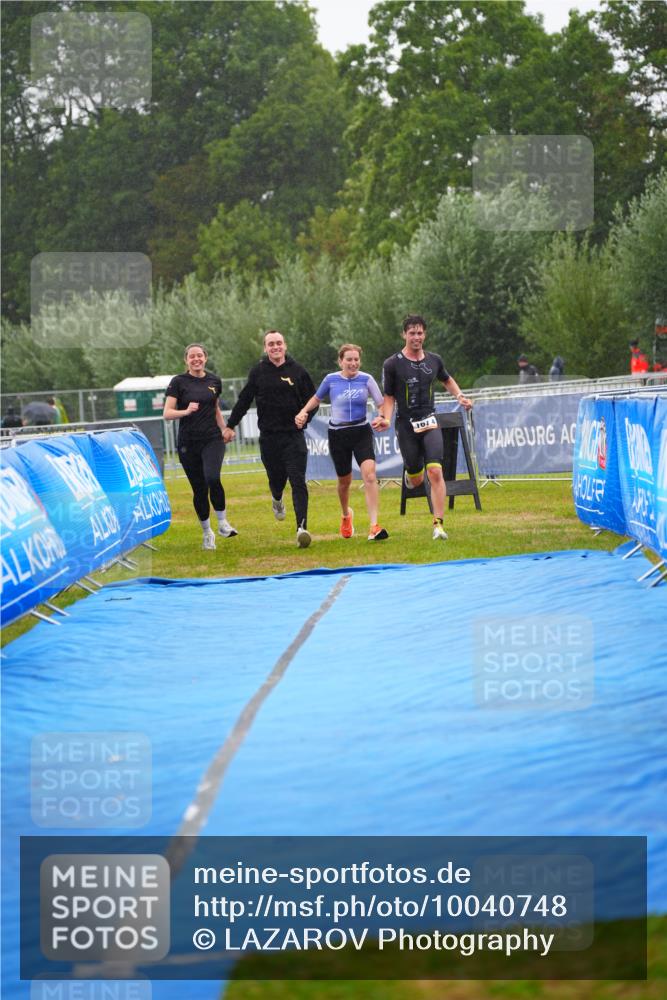 30.08.2026 - Elbe Triathlon Hamburg LAZAROV Photography http://msf.ph/oto/10040748 30.08.2026 16:11:05 Ziel  meine-sportfotos.de