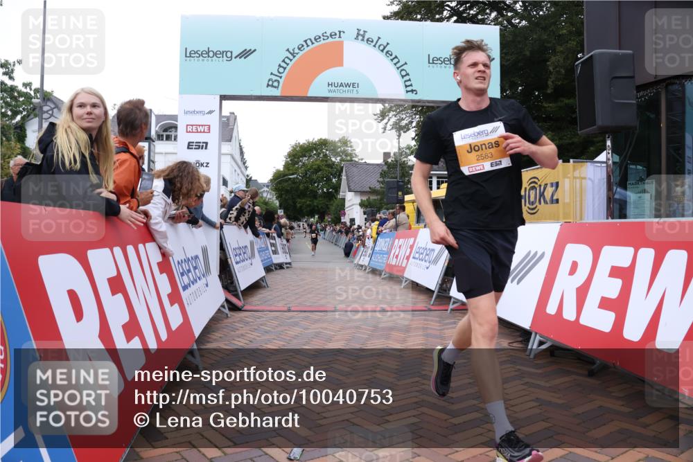 30.08.2026 - Blankeneser Heldenlauf Lena Gebhardt http://msf.ph/oto/10040753 30.08.2026 11:45:48 Ziel 2319, 2583, 2648, 2875, 2949 meine-sportfotos.de