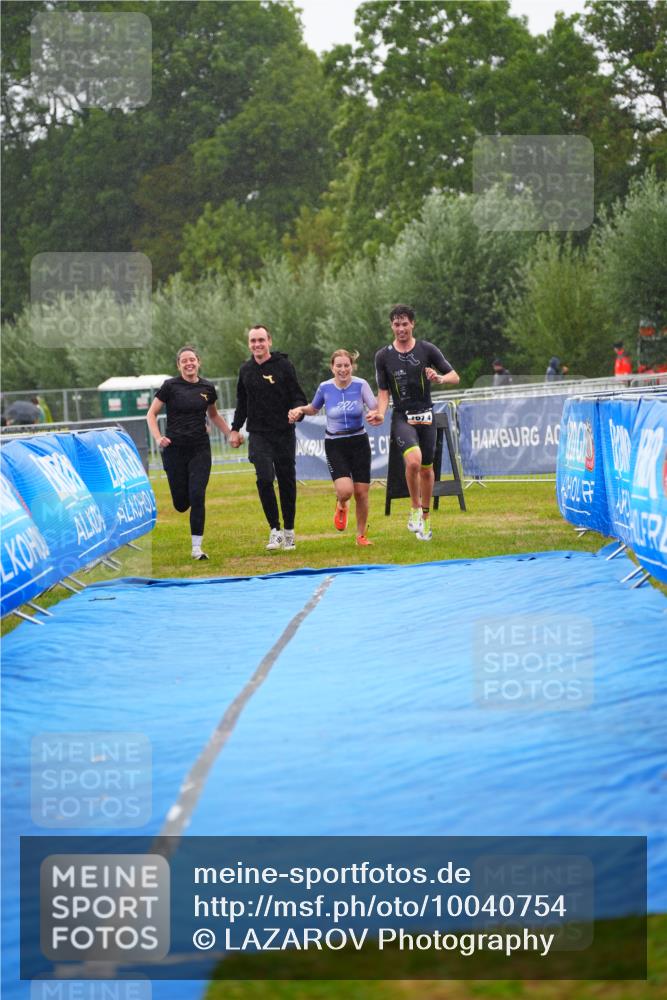 30.08.2026 - Elbe Triathlon Hamburg LAZAROV Photography http://msf.ph/oto/10040754 30.08.2026 16:11:05 Ziel  meine-sportfotos.de