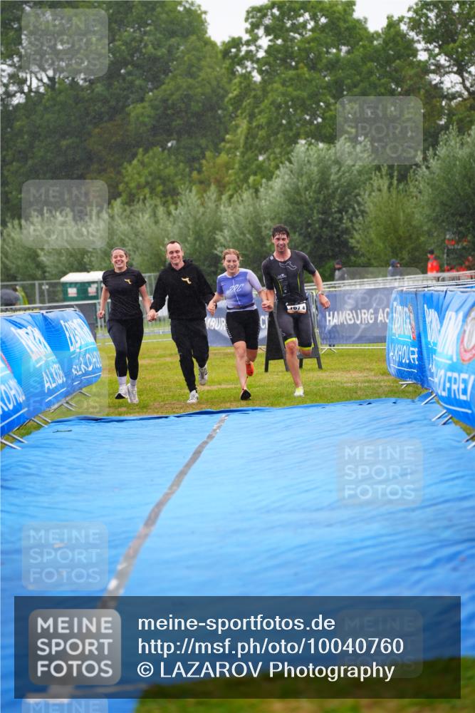30.08.2026 - Elbe Triathlon Hamburg LAZAROV Photography http://msf.ph/oto/10040760 30.08.2026 16:11:05 Ziel  meine-sportfotos.de