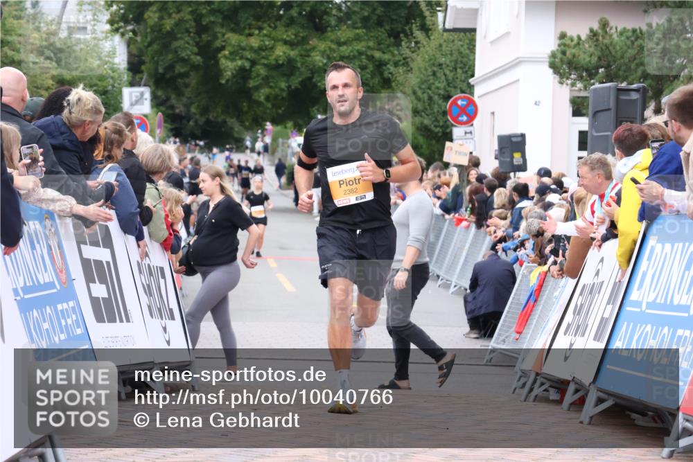 30.08.2026 - Blankeneser Heldenlauf Lena Gebhardt http://msf.ph/oto/10040766 30.08.2026 11:45:52 Ziel 2382, 2583, 2875 meine-sportfotos.de