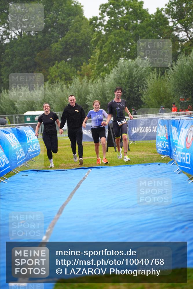 30.08.2026 - Elbe Triathlon Hamburg LAZAROV Photography http://msf.ph/oto/10040768 30.08.2026 16:11:06 Ziel  meine-sportfotos.de