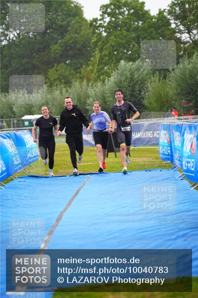 30.08.2026 - Elbe Triathlon Hamburg LAZAROV Photography http://msf.ph/oto/10040783 30.08.2026 16:11:06 Ziel  meine-sportfotos.de