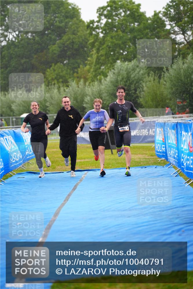 30.08.2026 - Elbe Triathlon Hamburg LAZAROV Photography http://msf.ph/oto/10040791 30.08.2026 16:11:06 Ziel  meine-sportfotos.de