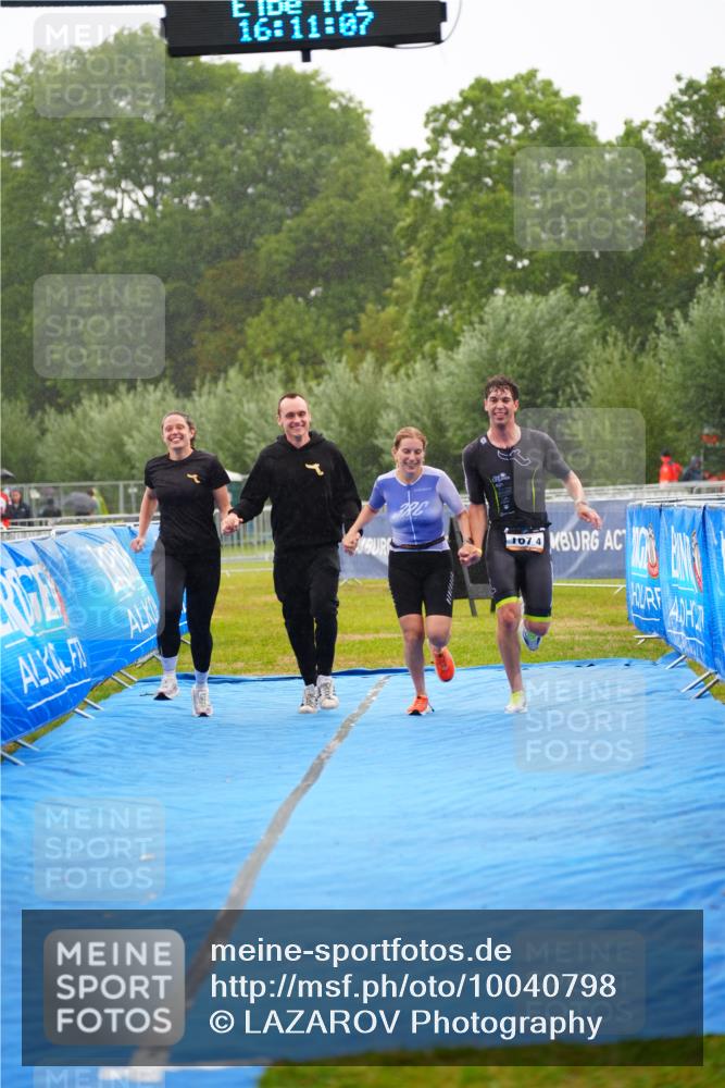 30.08.2026 - Elbe Triathlon Hamburg LAZAROV Photography http://msf.ph/oto/10040798 30.08.2026 16:11:07 Ziel  meine-sportfotos.de