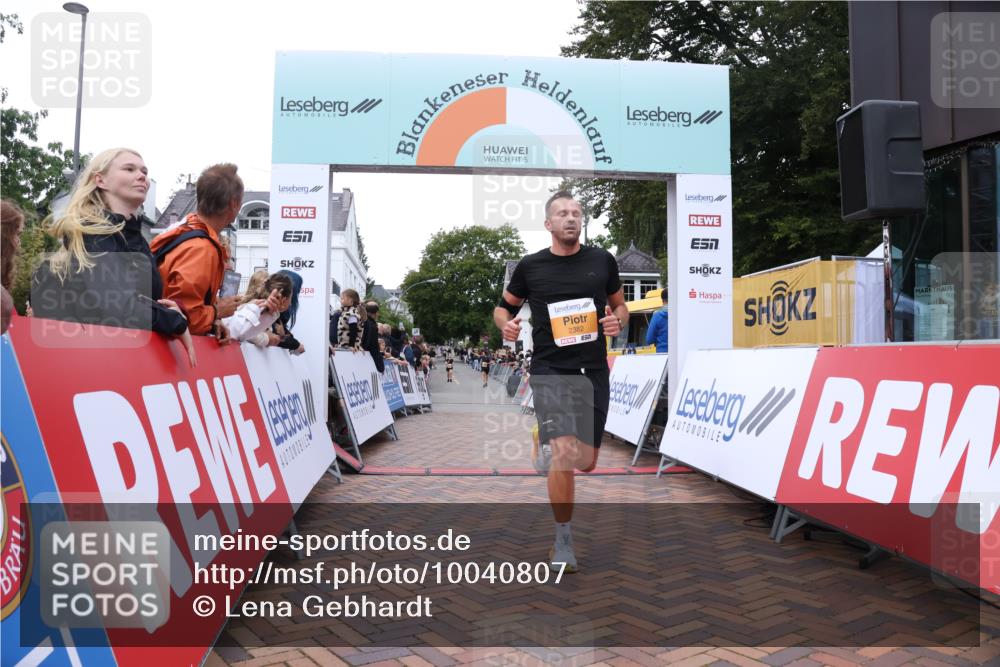 30.08.2026 - Blankeneser Heldenlauf Lena Gebhardt http://msf.ph/oto/10040807 30.08.2026 11:45:55 Ziel 2382 meine-sportfotos.de