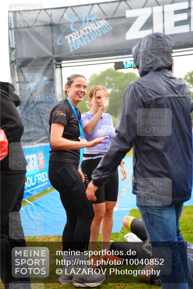 30.08.2026 - Elbe Triathlon Hamburg LAZAROV Photography http://msf.ph/oto/10040852 30.08.2026 16:11:17 Ziel  meine-sportfotos.de