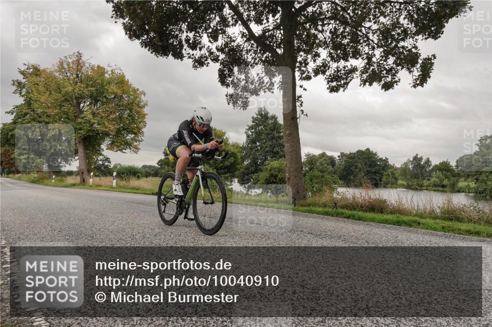 30.08.2026 - Elbe Triathlon Hamburg Michael Burmester http://msf.ph/oto/10040910 30.08.2026 09:01:45 Radfahren 211, 329, 376, 379, 386 meine-sportfotos.de
