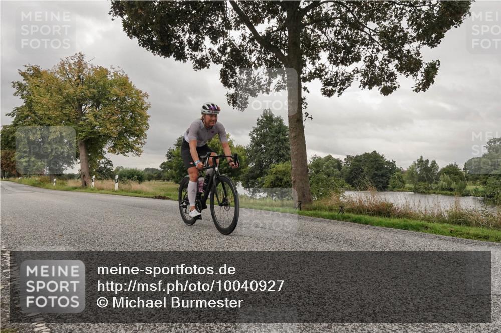 30.08.2026 - Elbe Triathlon Hamburg Michael Burmester http://msf.ph/oto/10040927 30.08.2026 09:01:52 Radfahren 212, 329, 358 meine-sportfotos.de