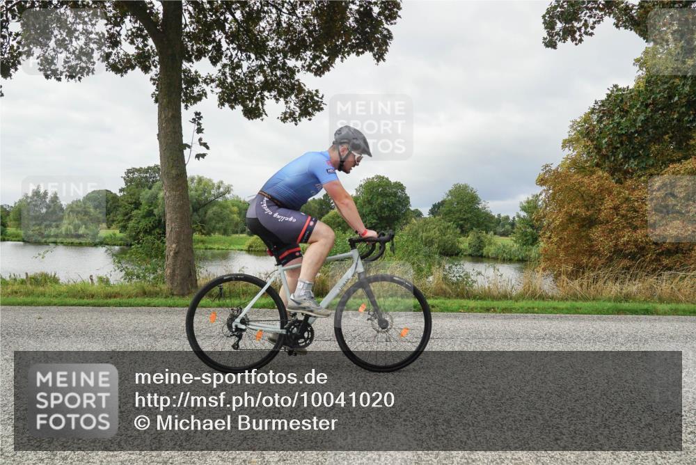 30.08.2026 - Elbe Triathlon Hamburg Michael Burmester http://msf.ph/oto/10041020 30.08.2026 11:00:11 Radfahren 992, 1214, 1280, 1320, 1445 meine-sportfotos.de