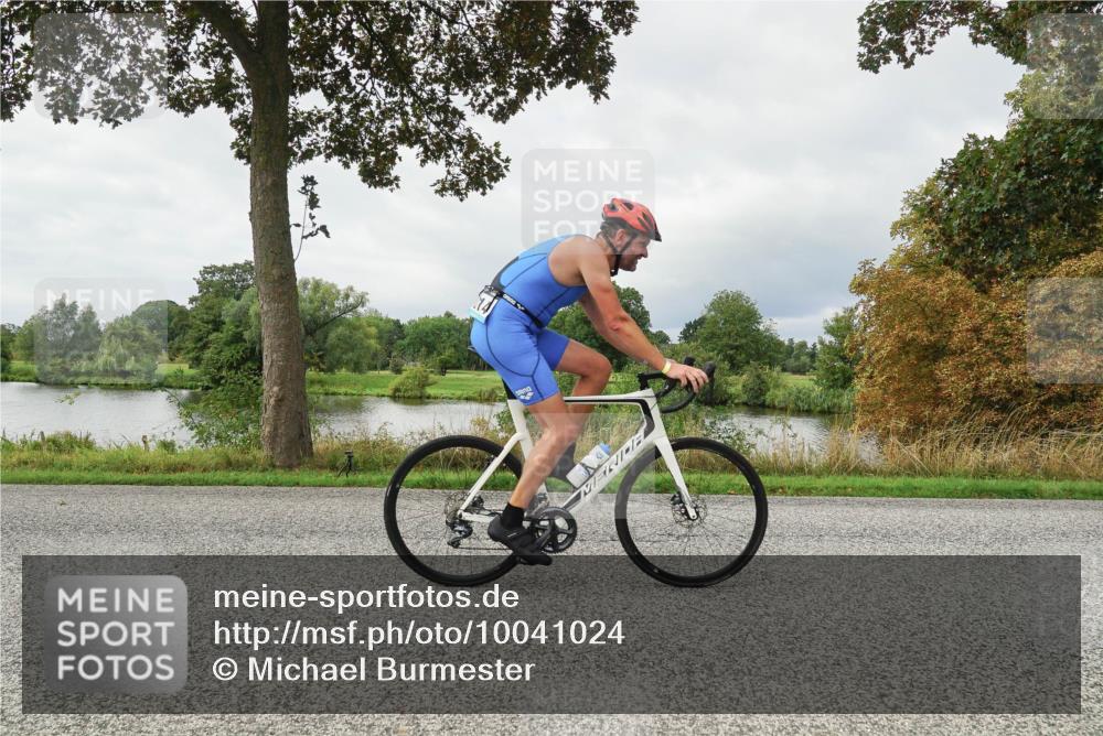 30.08.2026 - Elbe Triathlon Hamburg Michael Burmester http://msf.ph/oto/10041024 30.08.2026 11:00:14 Radfahren 992, 1214, 1249, 1333, 1369 meine-sportfotos.de