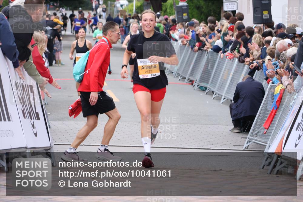 30.08.2026 - Blankeneser Heldenlauf Lena Gebhardt http://msf.ph/oto/10041061 30.08.2026 11:46:19 Ziel 2503, 2532 meine-sportfotos.de