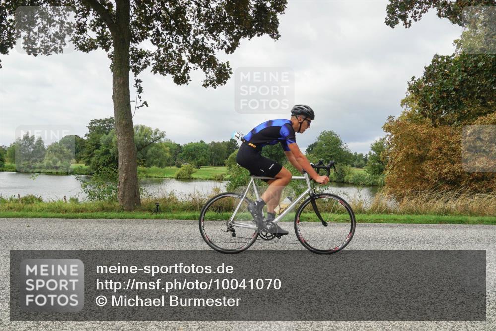 30.08.2026 - Elbe Triathlon Hamburg Michael Burmester http://msf.ph/oto/10041070 30.08.2026 11:00:38 Radfahren 1377 meine-sportfotos.de