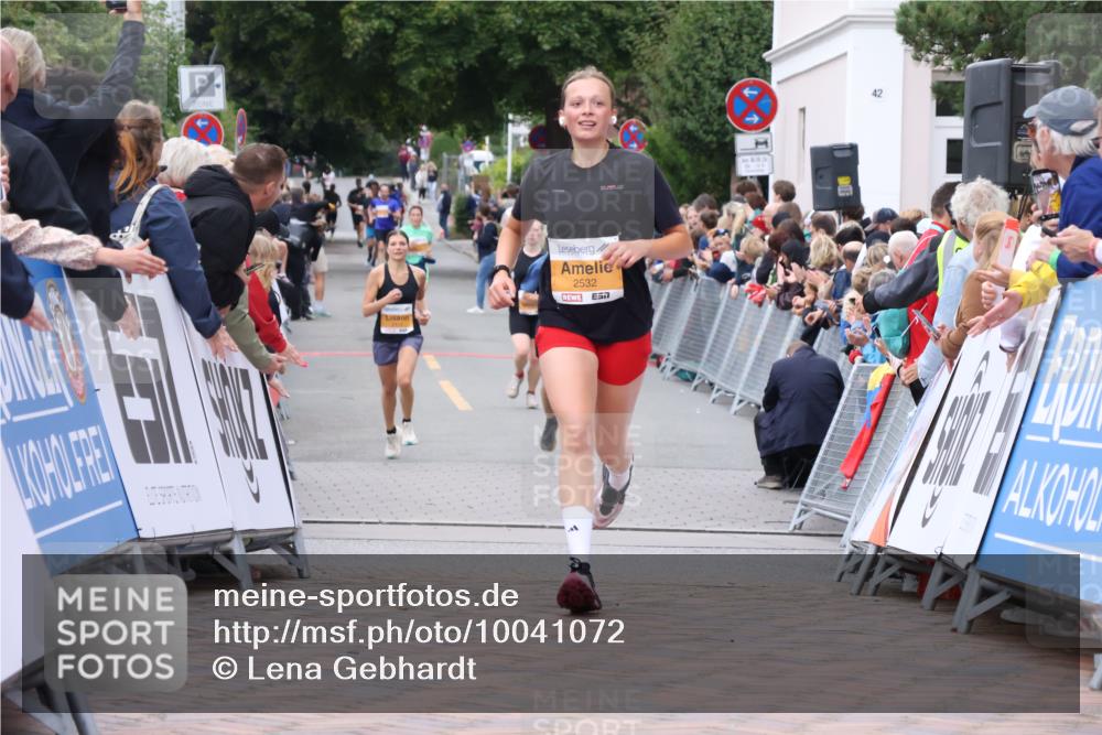 30.08.2026 - Blankeneser Heldenlauf Lena Gebhardt http://msf.ph/oto/10041072 30.08.2026 11:46:20 Ziel 2503, 2532 meine-sportfotos.de