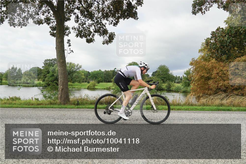30.08.2026 - Elbe Triathlon Hamburg Michael Burmester http://msf.ph/oto/10041118 30.08.2026 11:01:22 Radfahren 1383, 1421 meine-sportfotos.de