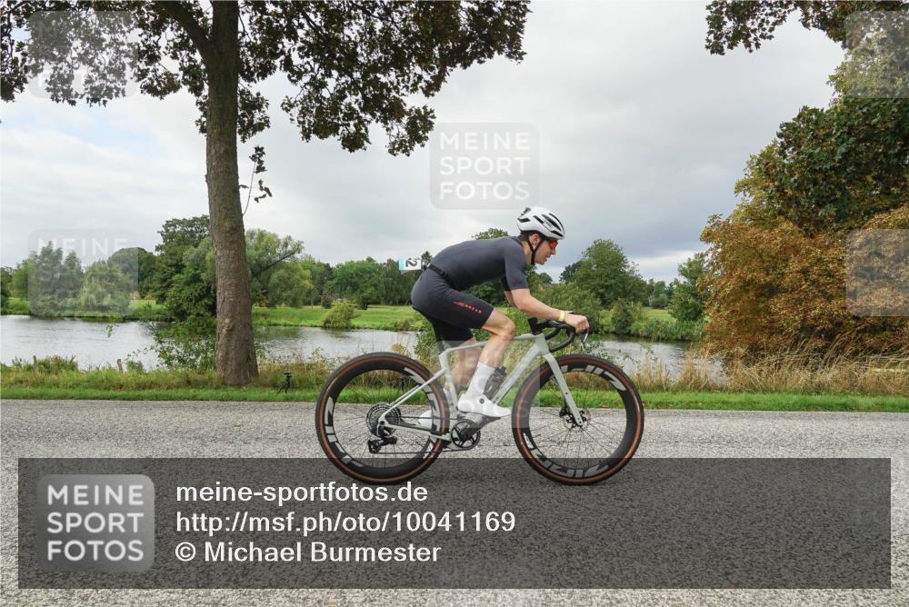 30.08.2026 - Elbe Triathlon Hamburg Michael Burmester http://msf.ph/oto/10041169 30.08.2026 11:02:23 Radfahren 1132 meine-sportfotos.de