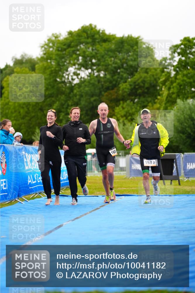 30.08.2026 - Elbe Triathlon Hamburg LAZAROV Photography http://msf.ph/oto/10041182 30.08.2026 16:18:29 Ziel  meine-sportfotos.de