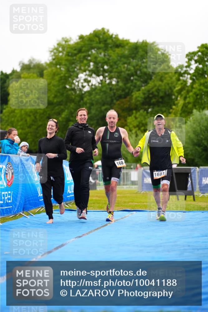 30.08.2026 - Elbe Triathlon Hamburg LAZAROV Photography http://msf.ph/oto/10041188 30.08.2026 16:18:29 Ziel  meine-sportfotos.de