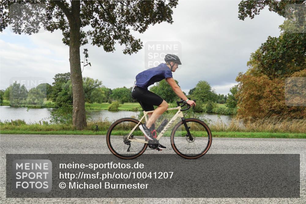 30.08.2026 - Elbe Triathlon Hamburg Michael Burmester http://msf.ph/oto/10041207 30.08.2026 11:02:50 Radfahren 1412, 1448, 1450 meine-sportfotos.de