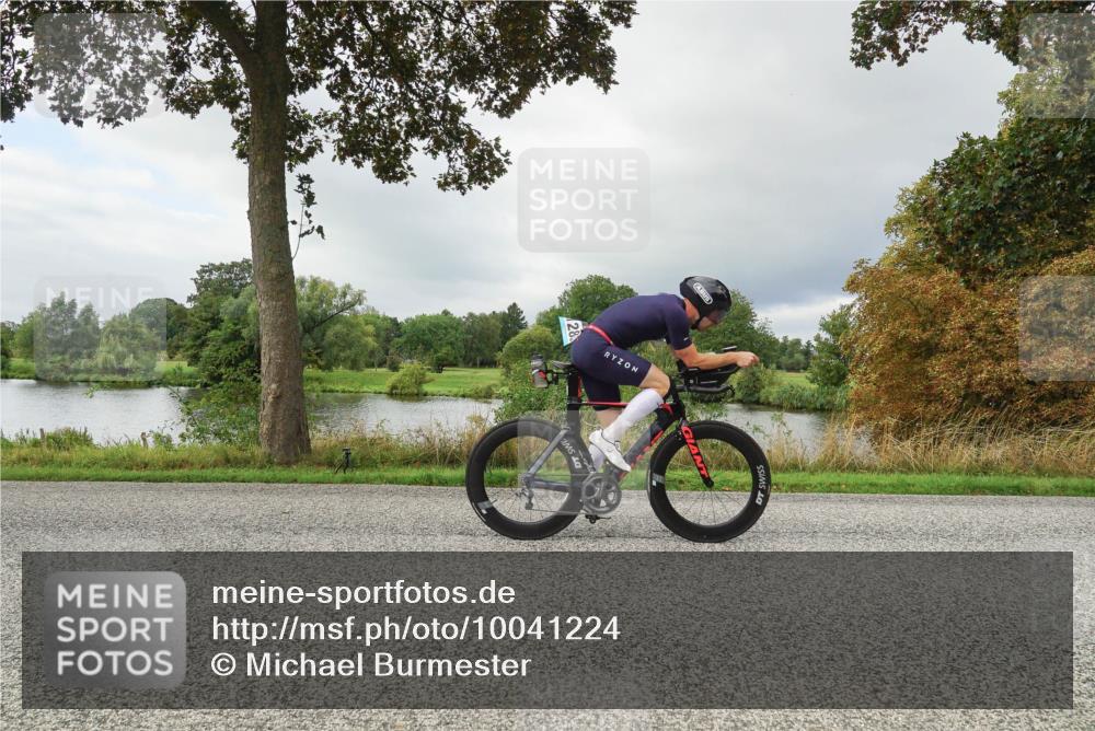 30.08.2026 - Elbe Triathlon Hamburg Michael Burmester http://msf.ph/oto/10041224 30.08.2026 11:03:02 Radfahren 1157, 1285, 1394, 1400 meine-sportfotos.de