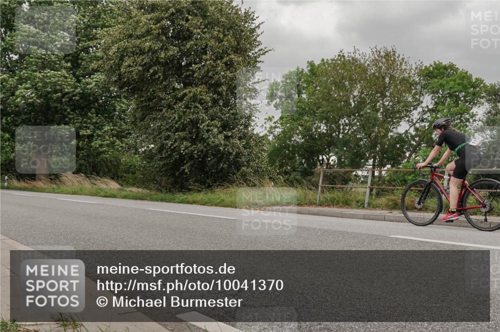 30.08.2026 - Elbe Triathlon Hamburg Michael Burmester http://msf.ph/oto/10041370 30.08.2026 14:20:23 Radfahren 138 meine-sportfotos.de