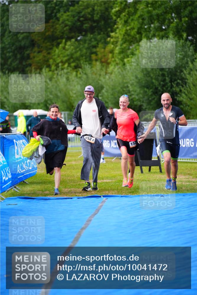 30.08.2026 - Elbe Triathlon Hamburg LAZAROV Photography http://msf.ph/oto/10041472 30.08.2026 16:21:34 Ziel  meine-sportfotos.de