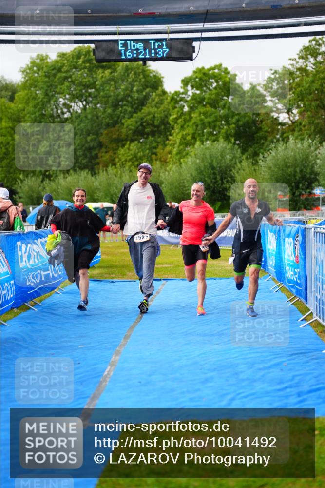 30.08.2026 - Elbe Triathlon Hamburg LAZAROV Photography http://msf.ph/oto/10041492 30.08.2026 16:21:36 Ziel  meine-sportfotos.de