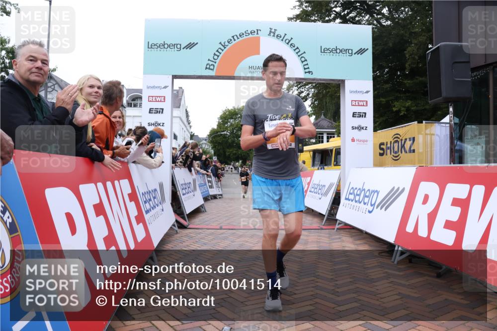 30.08.2026 - Blankeneser Heldenlauf Lena Gebhardt http://msf.ph/oto/10041514 30.08.2026 11:46:48 Ziel 2005, 2421, 2435, 2798, 2929, 4221 meine-sportfotos.de