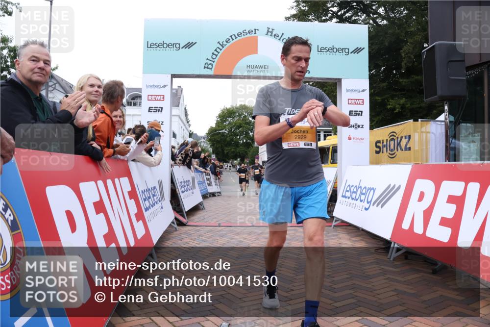 30.08.2026 - Blankeneser Heldenlauf Lena Gebhardt http://msf.ph/oto/10041530 30.08.2026 11:46:49 Ziel 2005, 2421, 2435, 2798, 2929, 4221 meine-sportfotos.de