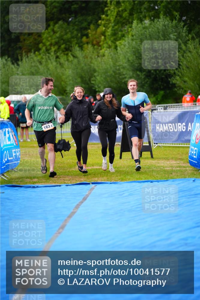 30.08.2026 - Elbe Triathlon Hamburg LAZAROV Photography http://msf.ph/oto/10041577 30.08.2026 16:23:10 Ziel  meine-sportfotos.de