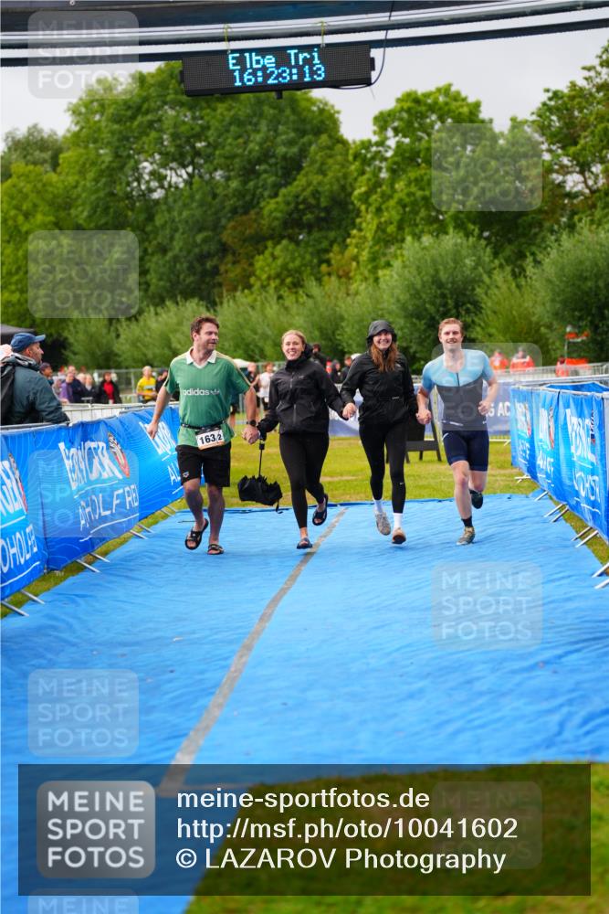 30.08.2026 - Elbe Triathlon Hamburg LAZAROV Photography http://msf.ph/oto/10041602 30.08.2026 16:23:12 Ziel  meine-sportfotos.de