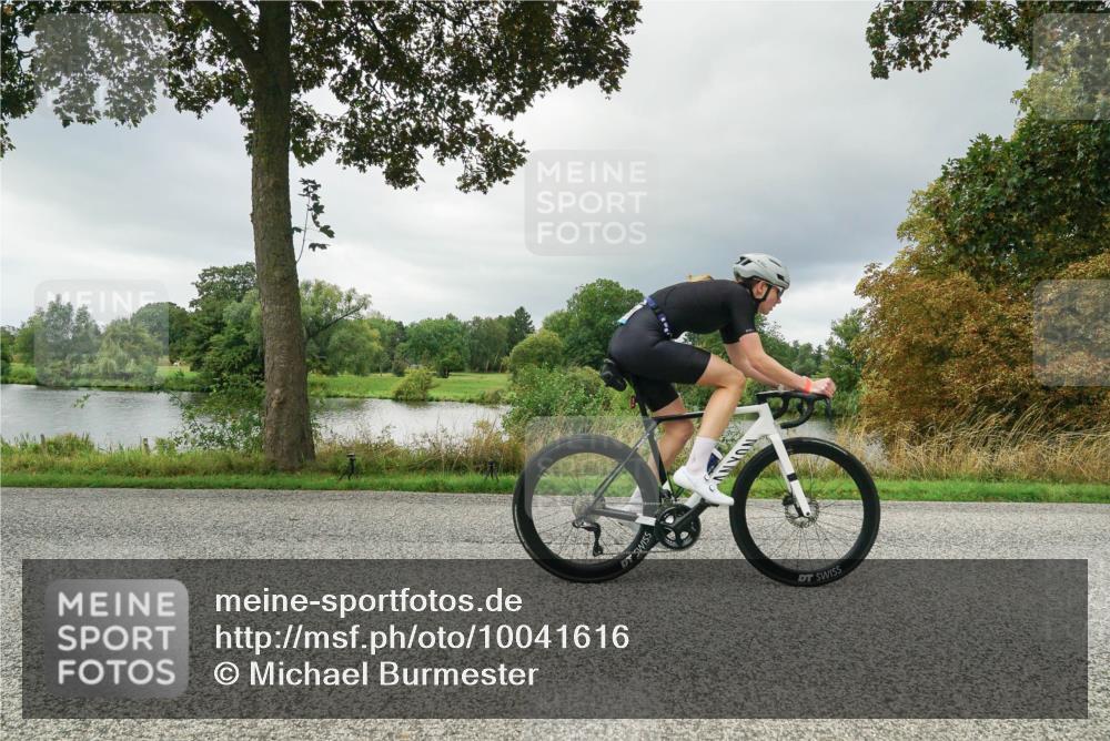 30.08.2026 - Elbe Triathlon Hamburg Michael Burmester http://msf.ph/oto/10041616 30.08.2026 11:07:44 Radfahren 985, 1300, 1354, 1364, 1386, 1435, 1438, 1578 meine-sportfotos.de