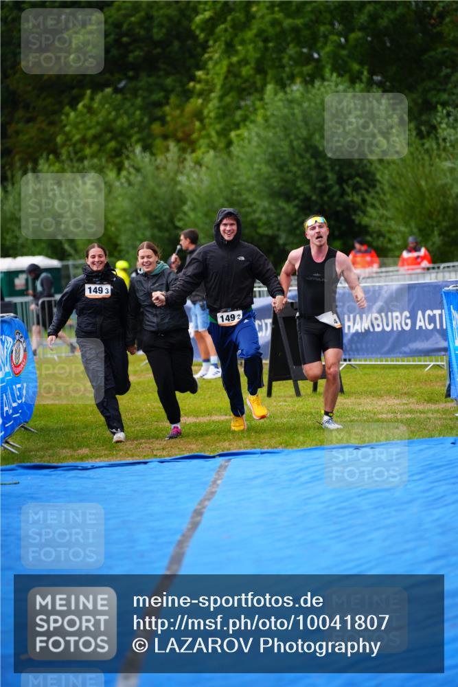 30.08.2026 - Elbe Triathlon Hamburg LAZAROV Photography http://msf.ph/oto/10041807 30.08.2026 16:24:55 Ziel  meine-sportfotos.de