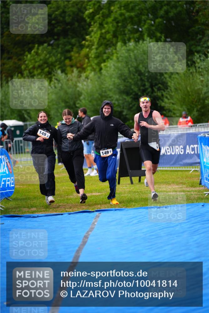 30.08.2026 - Elbe Triathlon Hamburg LAZAROV Photography http://msf.ph/oto/10041814 30.08.2026 16:24:55 Ziel  meine-sportfotos.de
