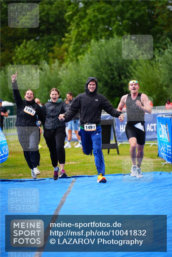 30.08.2026 - Elbe Triathlon Hamburg LAZAROV Photography http://msf.ph/oto/10041832 30.08.2026 16:24:56 Ziel  meine-sportfotos.de