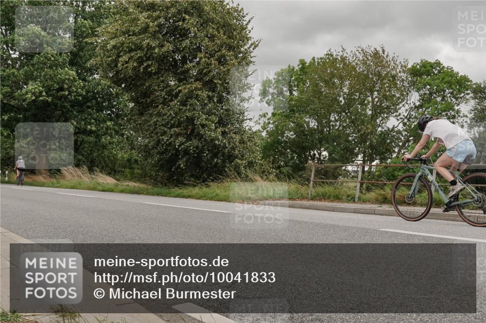 30.08.2026 - Elbe Triathlon Hamburg Michael Burmester http://msf.ph/oto/10041833 30.08.2026 14:25:16 Radfahren  meine-sportfotos.de