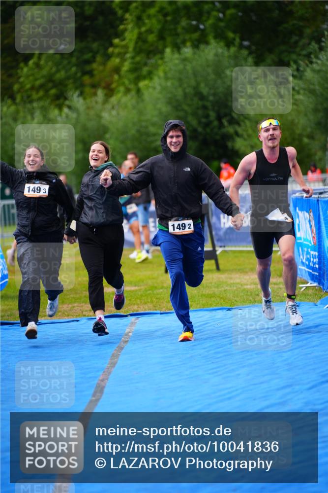 30.08.2026 - Elbe Triathlon Hamburg LAZAROV Photography http://msf.ph/oto/10041836 30.08.2026 16:24:56 Ziel  meine-sportfotos.de